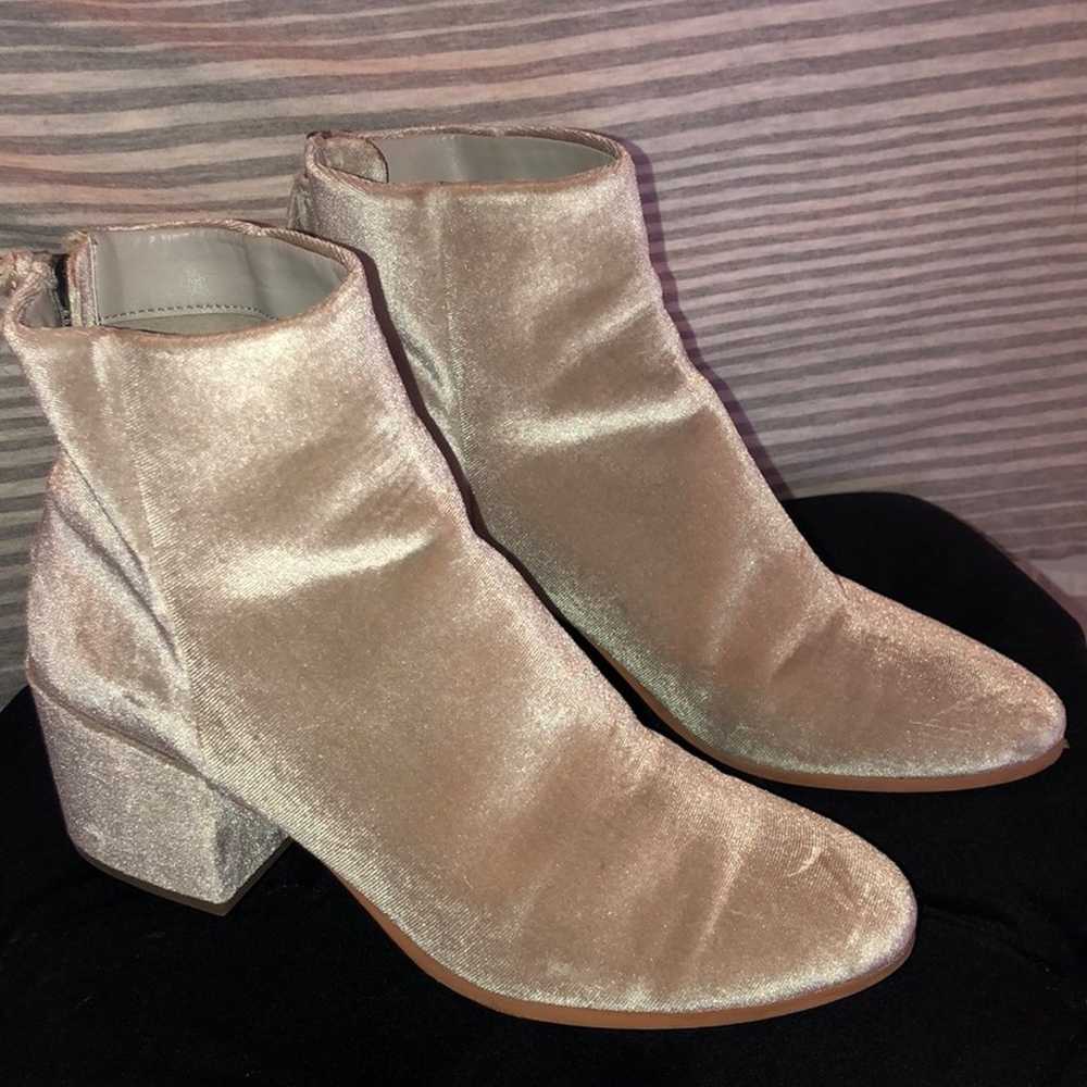 Dolce Vita Mira Crushed Velvet Booties sz8 - image 2