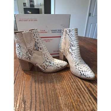 8.5 Report Trixi Snakeskin Chunky High Heel Ankle 