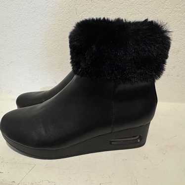 Black wedge Boots w fur 7.5 - image 1