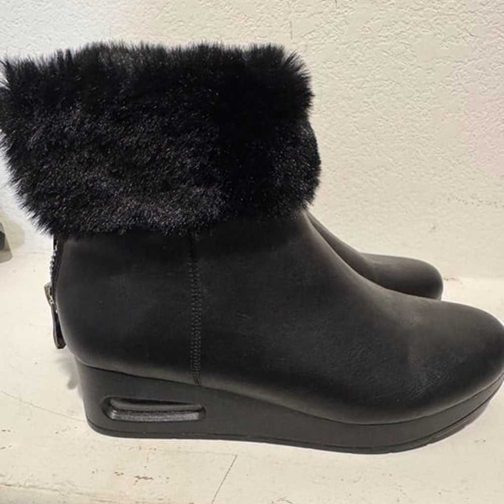 Black wedge Boots w fur 7.5 - image 7