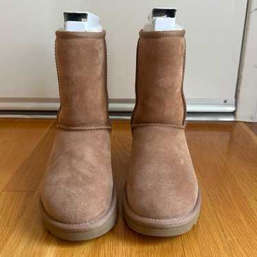 UGG Women’s Classic Short (Never worn before!)