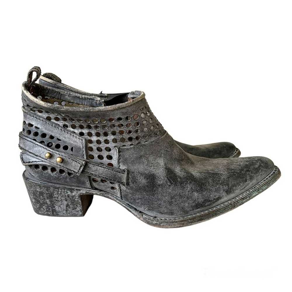 Corral Vintage Distressed Gray Laser Cut Perforat… - image 3