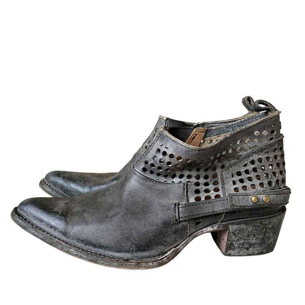 Corral Vintage Distressed Gray Laser Cut Perforat… - image 5