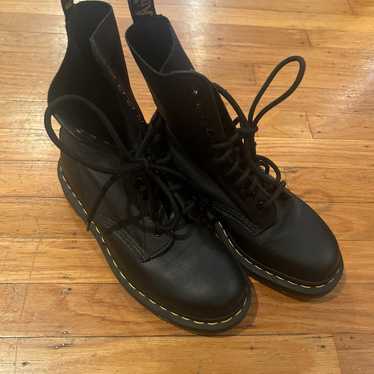 Women’s Dr Martens - 1490 Virginia