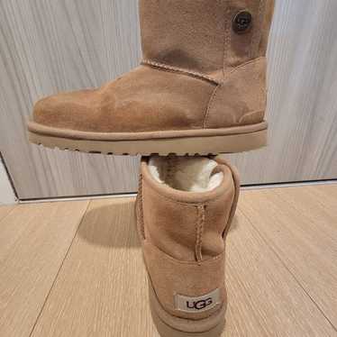 UGGS Size 4