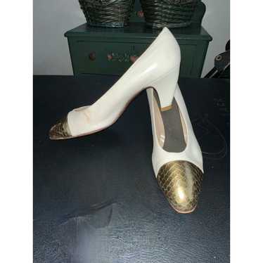 VINTAGE SALVATORE FERRAGAMO CLASSIC IVORY & GOLD L