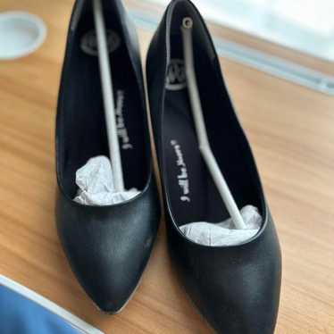 Black pointed-toe pumps