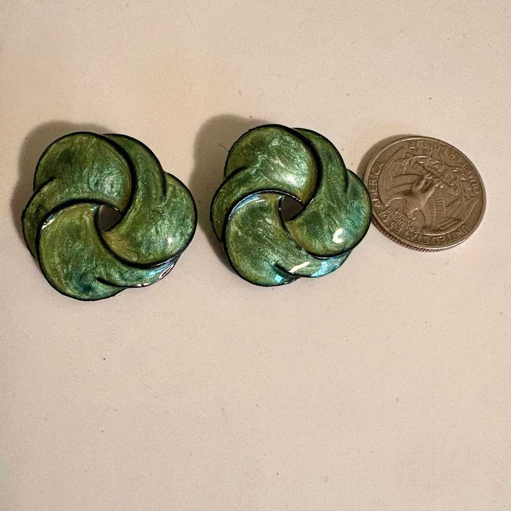 Green enamel trefoil knot earrings - image 2