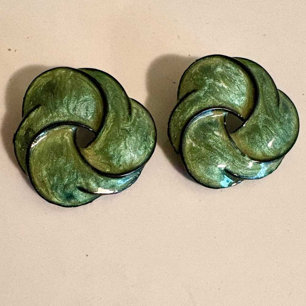 Green enamel trefoil knot earrings - image 4