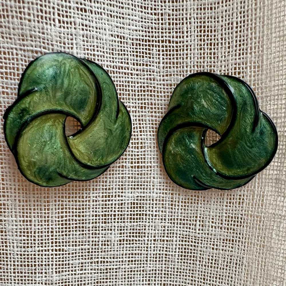 Green enamel trefoil knot earrings - image 6