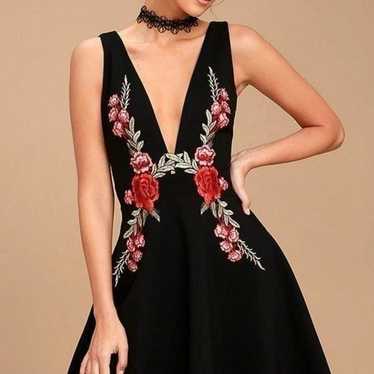 Lulus Black & Red Floral Rose Embroidered Low Cut 