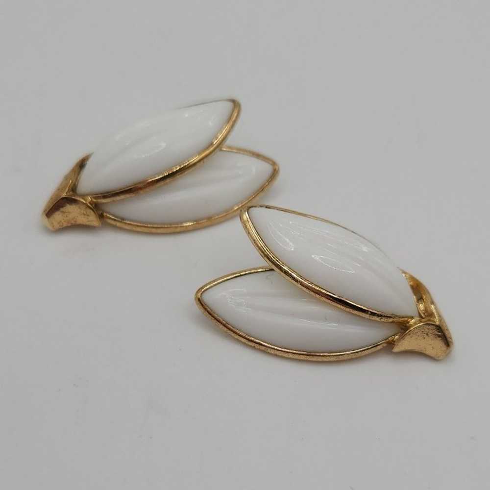 Vintage Crown Trifari Milk Glass Earrings - image 5