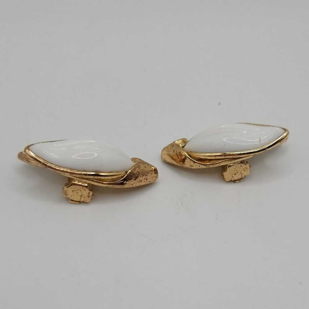 Vintage Crown Trifari Milk Glass Earrings - image 6