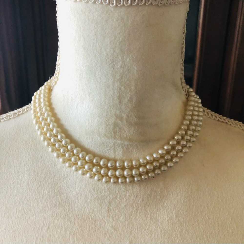 Vintage triple strand cream glass pearl necklace - image 2