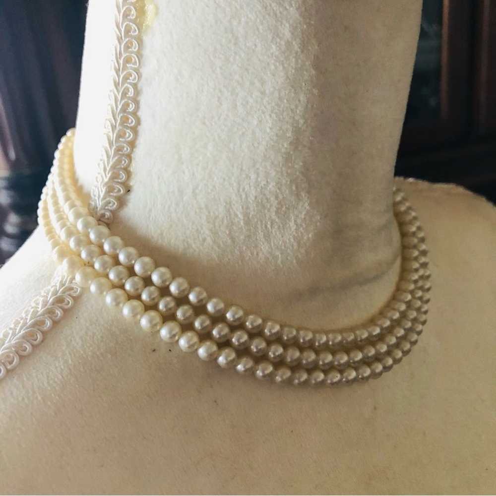 Vintage triple strand cream glass pearl necklace - image 3