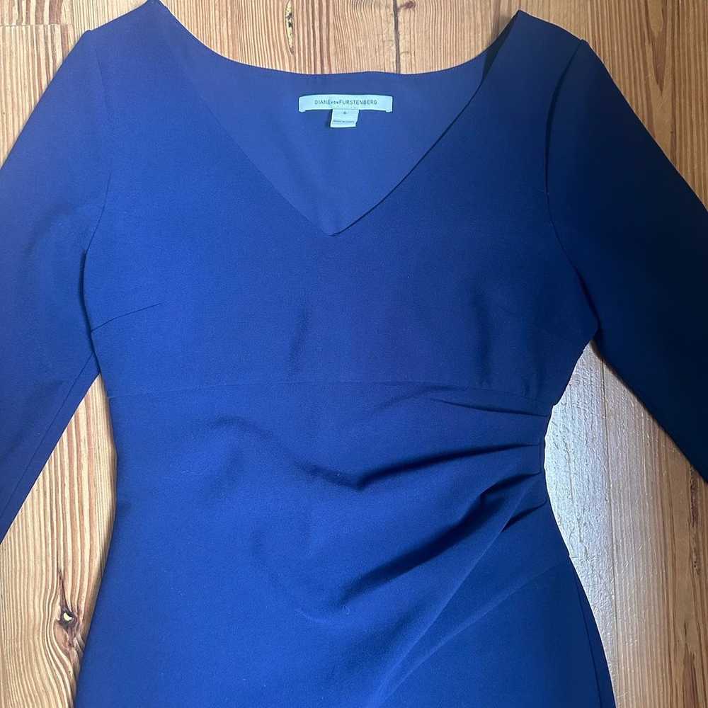 Diane von Furstenberg navy fitted midi dress SIZE… - image 2