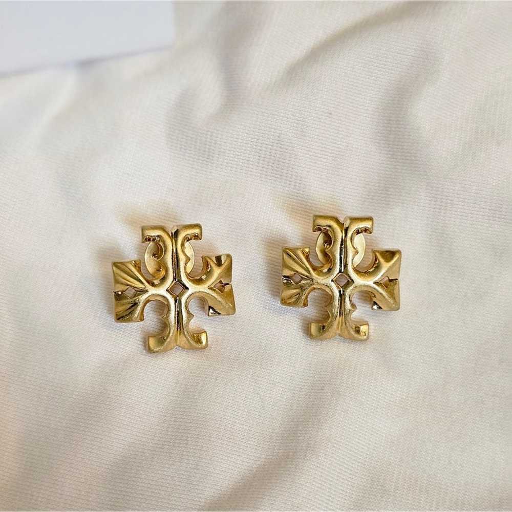 Tory Burch Vintage Gold Large Roxanne Logo Earrin… - image 2