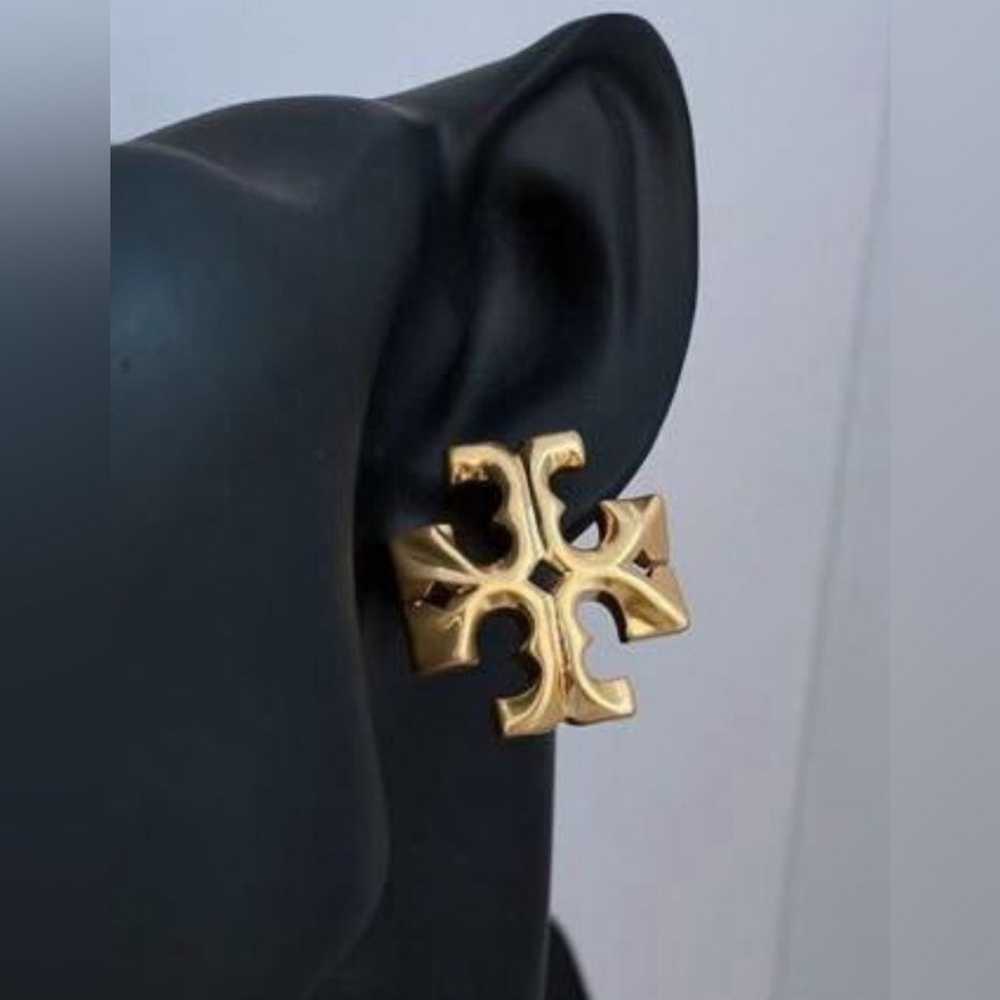 Tory Burch Vintage Gold Large Roxanne Logo Earrin… - image 6