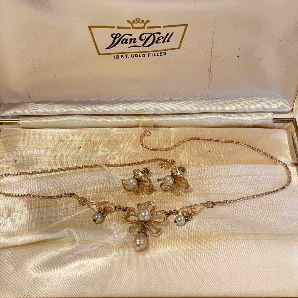 Vintage Van Dell 12k Gold Filled Bow Necklace And… - image 2