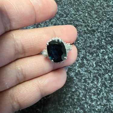 Natural sapphire and diamond ring