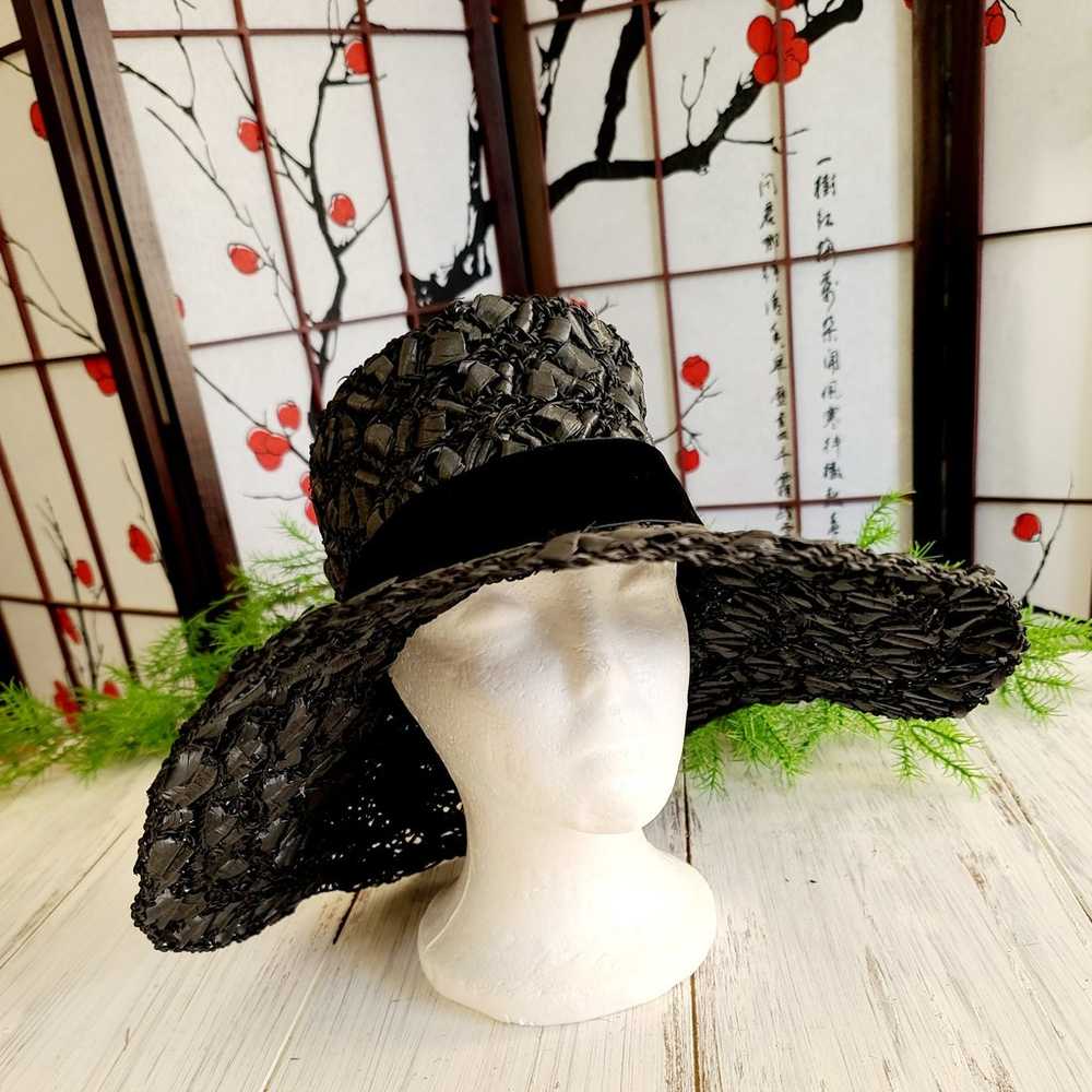 Vintage Lightweight Straw Hat with Velvet Ribbon - image 7