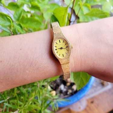 Vintage Timex Classic Gold Womens Womans Dainty Ov