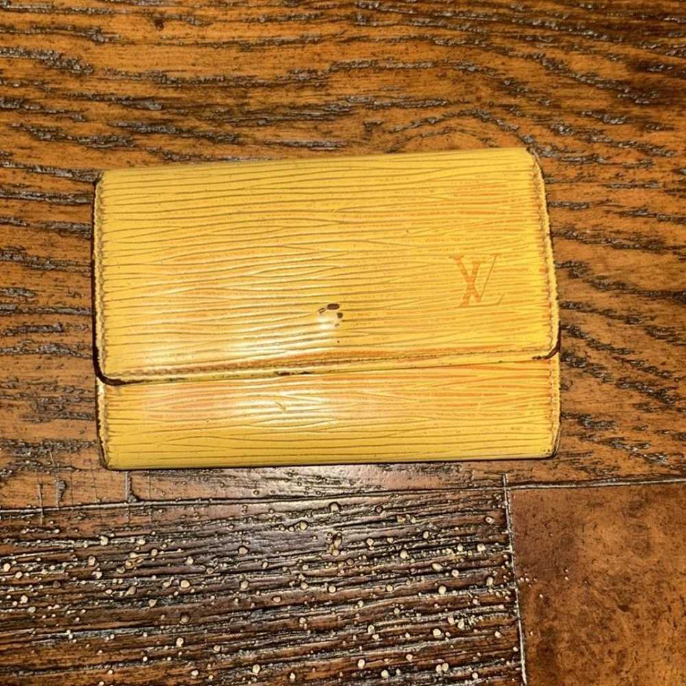 LOUIS VUITTON 1995 Yellow Epi Leather 6 Ring Key … - image 2