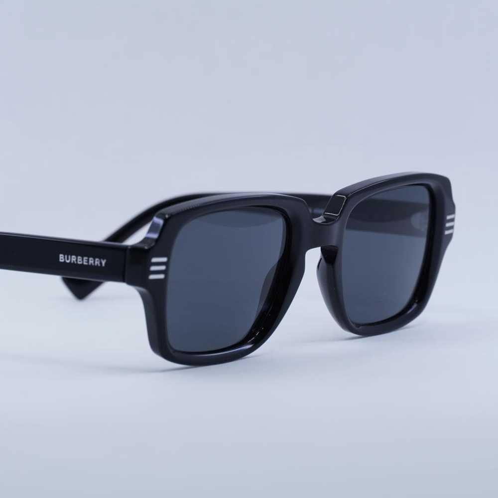 Burberry Sunglasses - image 6