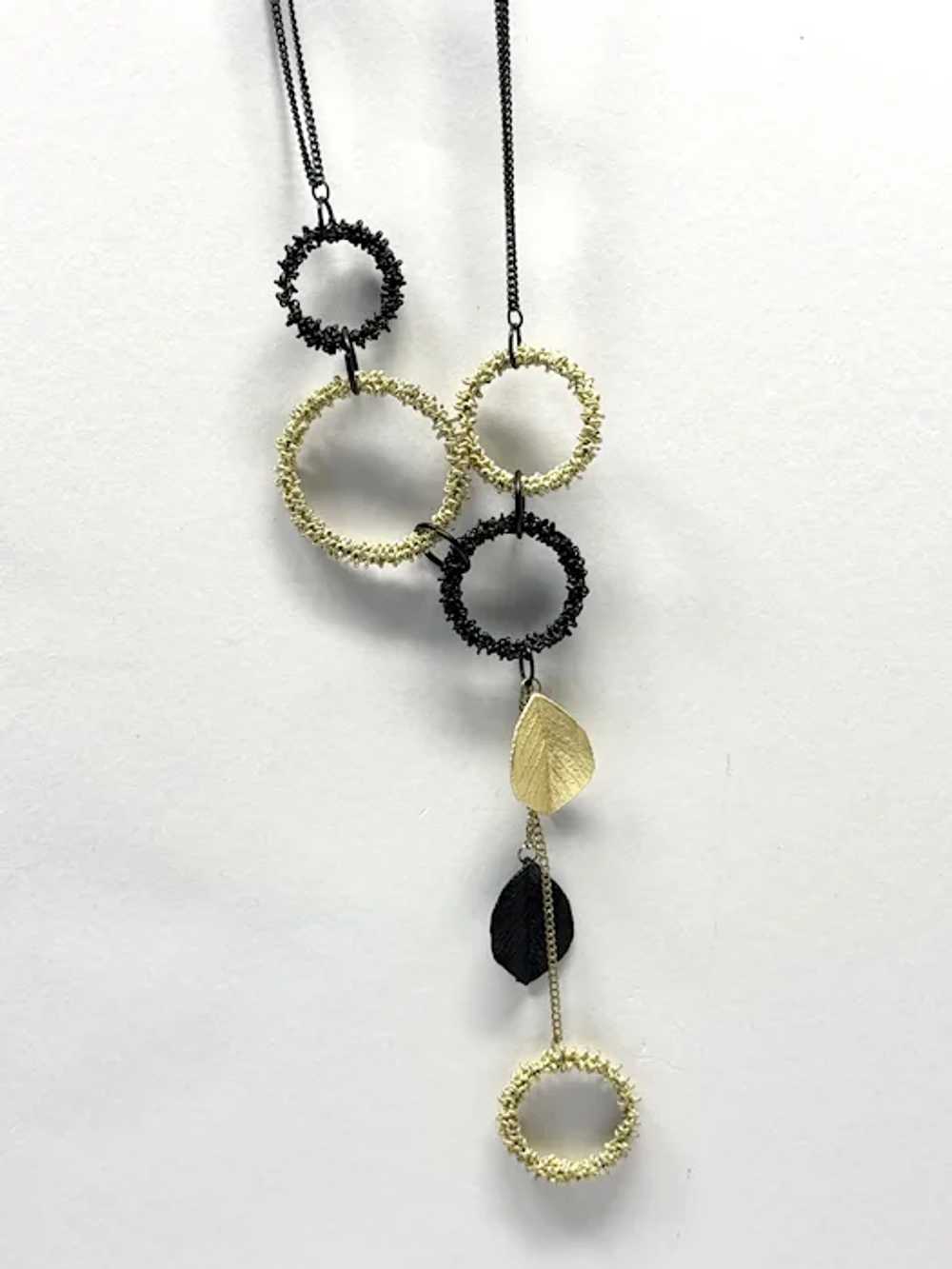 Vintage black and gold textured ring leaf necklace - image 2