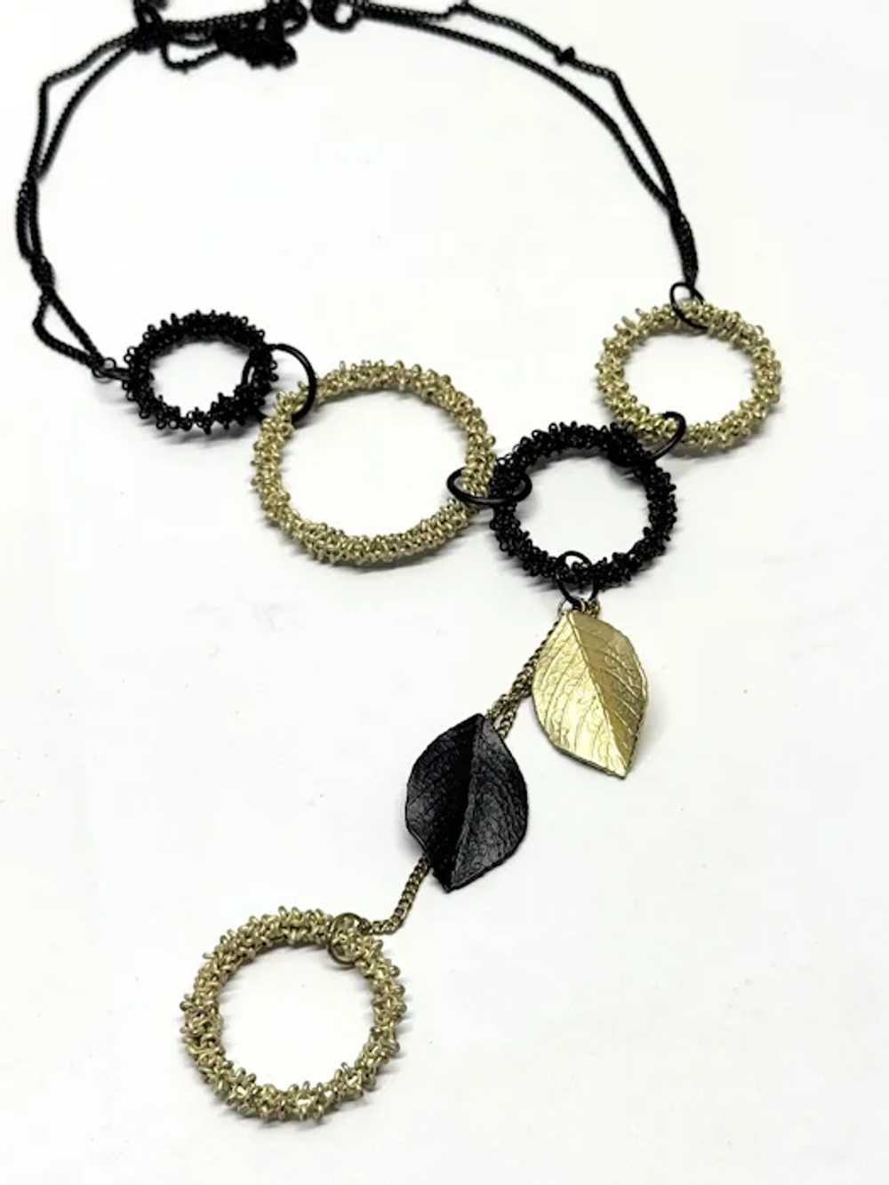 Vintage black and gold textured ring leaf necklace - image 3