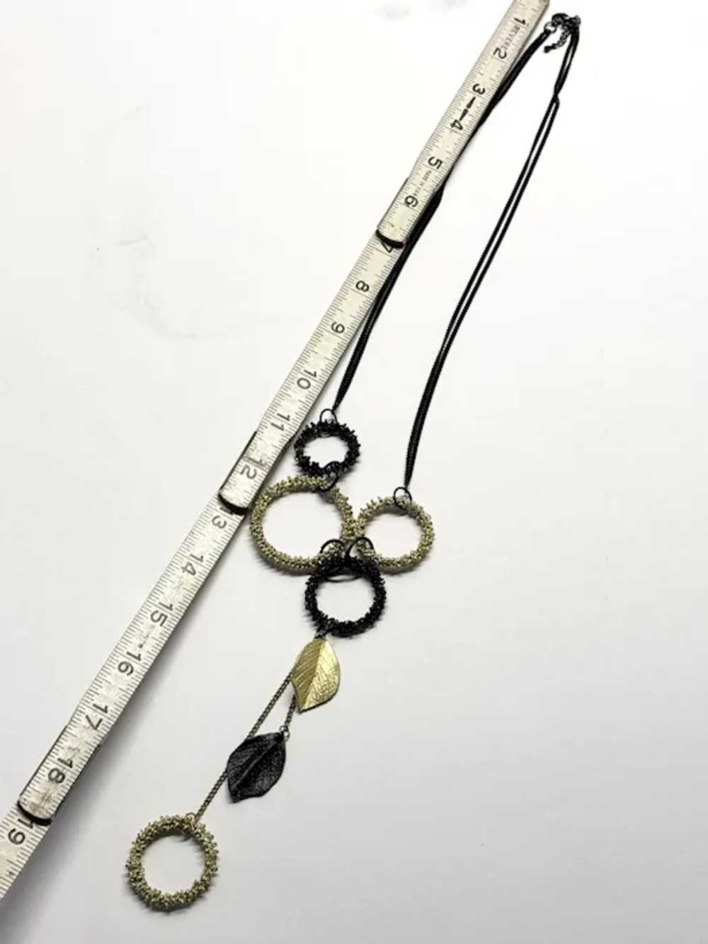 Vintage black and gold textured ring leaf necklace - image 4