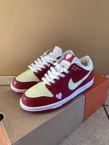 Nike Nike Dunk Low WMNS 2004 Valentines Day Hearts