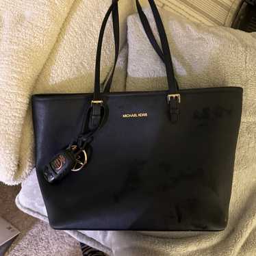 Used but still in good condition Michael kors purs