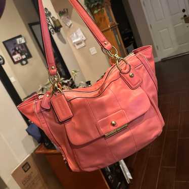 Coach Signature Shoulder Bag Pink