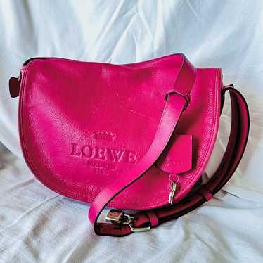 Loewe shoulder bag made of leather.