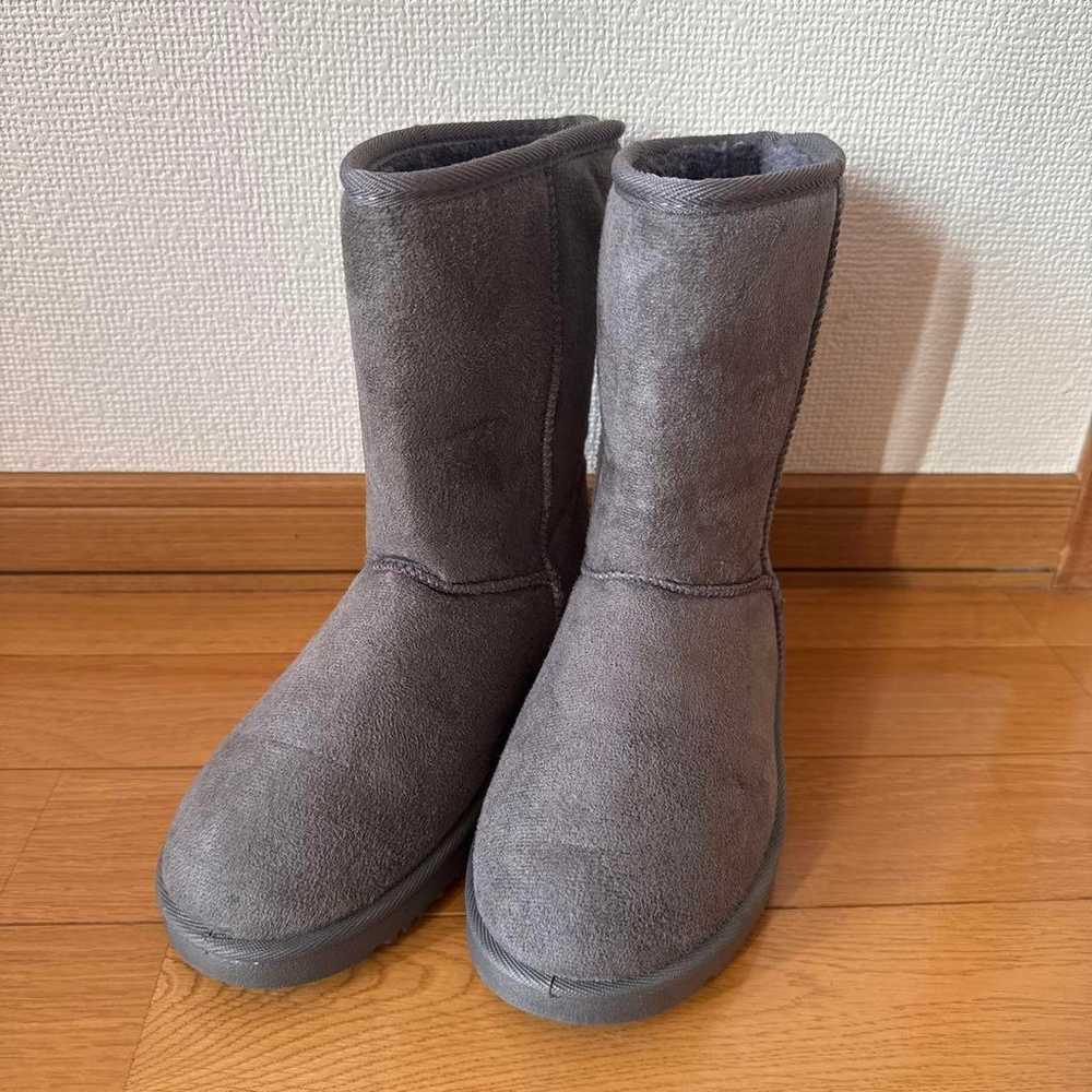 Gray mid-cut sheepskin boots - image 1