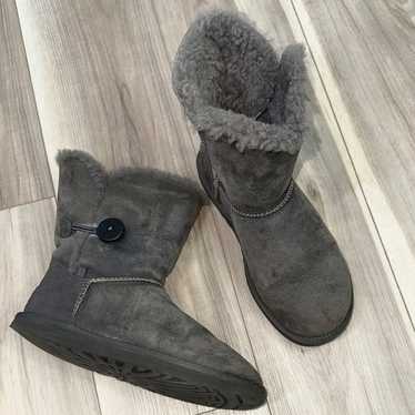 Ugg gray suede Bailey button Sherpa lined boots si