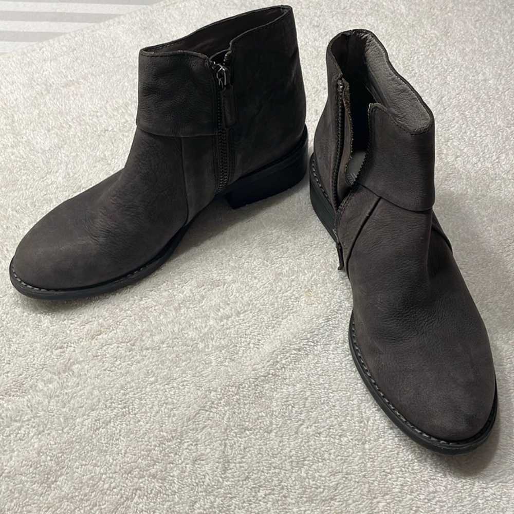 Eileen Fisher Gray Suede Heeled Ankle Bootie Size… - image 2