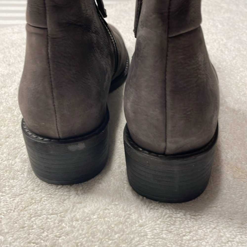 Eileen Fisher Gray Suede Heeled Ankle Bootie Size… - image 5