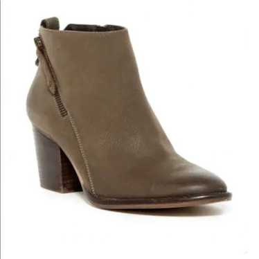 Blondo Nivada Waterproof Booties Taupe Size 8