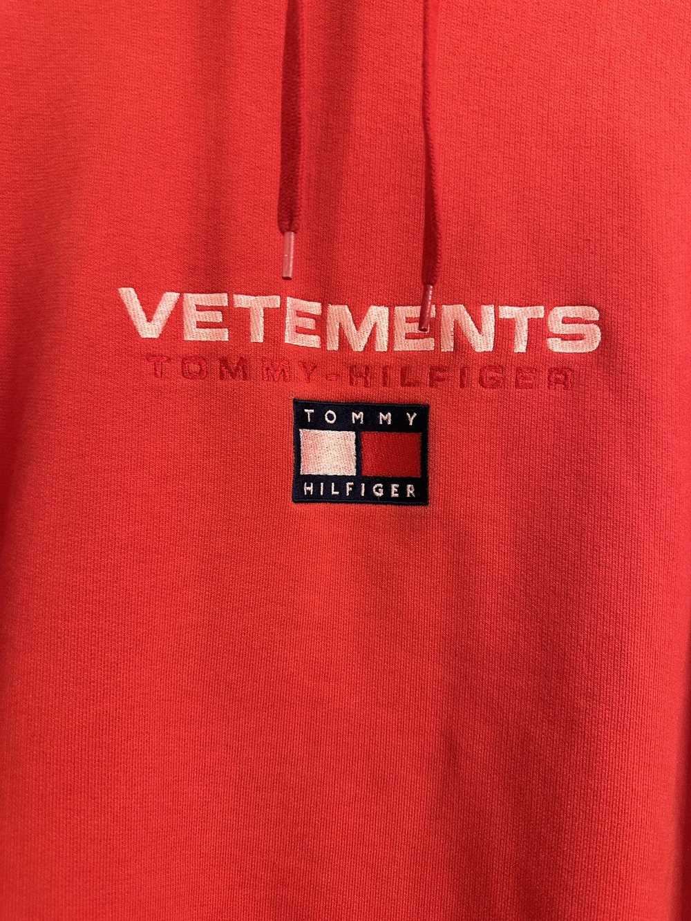 Tommy Hilfiger × Vetements Vetements x Tommy Hilf… - image 4