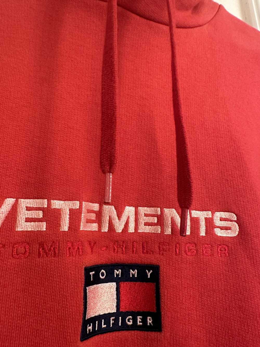 Tommy Hilfiger × Vetements Vetements x Tommy Hilf… - image 5