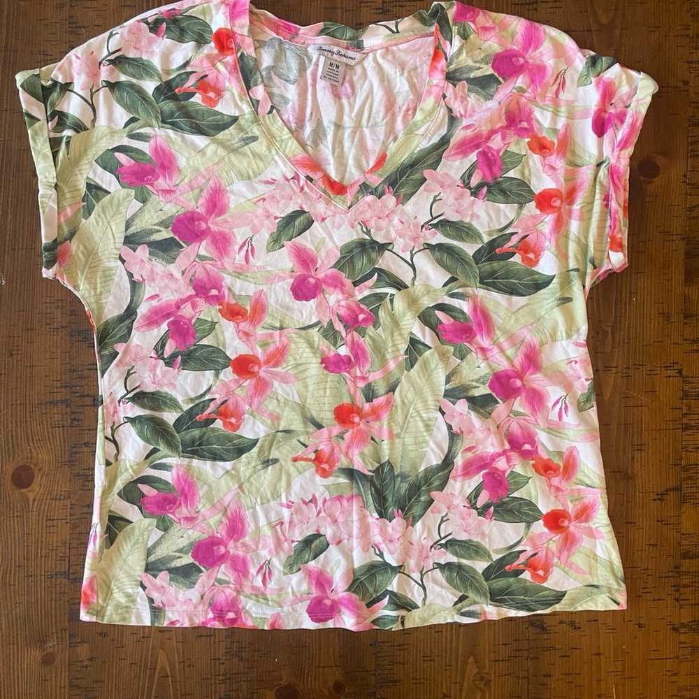 Tommy Bahama women’s tee shirt. Size M - image 1