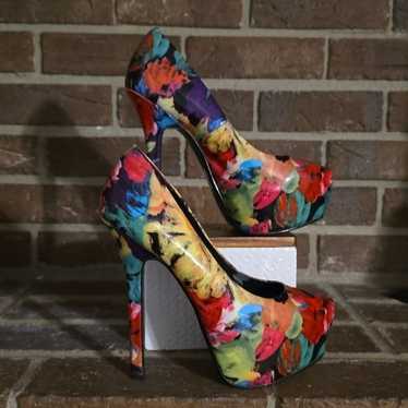 Steve Madden Dejavu Floral Print Platform Hidden T