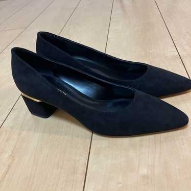 Charles & Keith pumps, black, brand new.