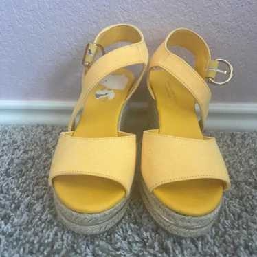 Yellow wedges