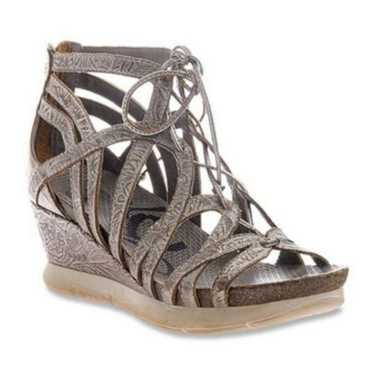 OTBT Nomadic Pewter Bronze Tooled Leather Wedge La