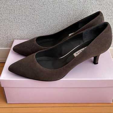 Excellent condition, DIANA suede pumps, size 24cm.