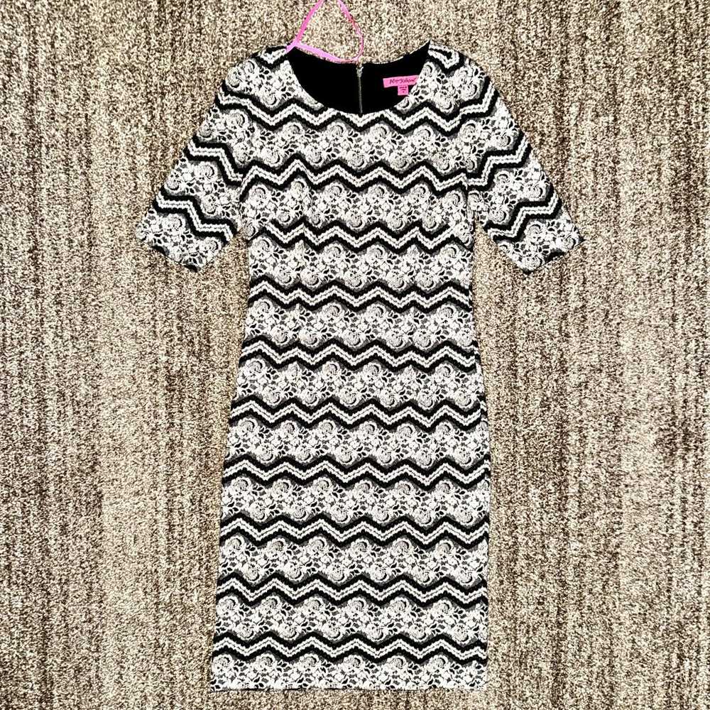 Betsey Johnson Women's 3/4 Sleeve Chevron Sheath … - image 1