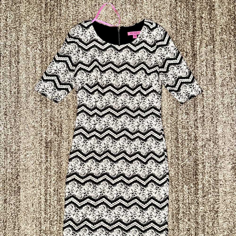 Betsey Johnson Women's 3/4 Sleeve Chevron Sheath … - image 5